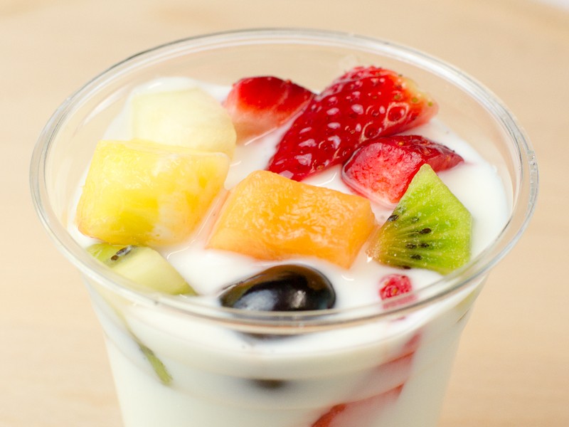 yoghurt and fruits